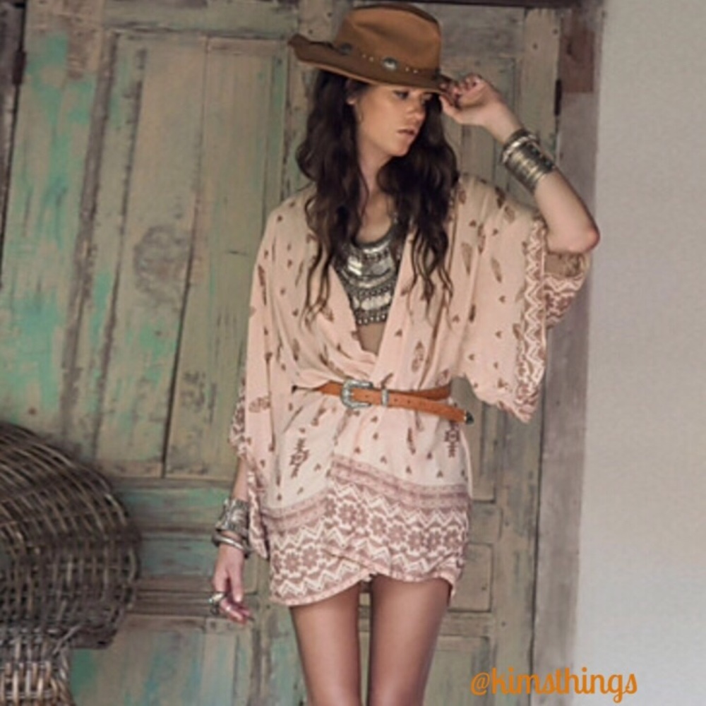 Fabulous skull print off pink kimono🍂sale!